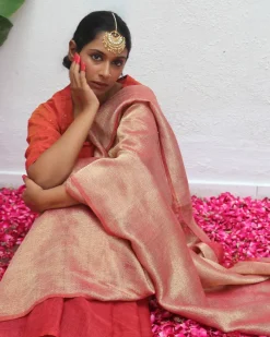 Bibha Maroon Handwoven Linen Zari Saree - Eknoor