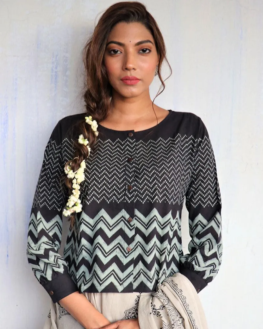 Black Block Printed Crop Top Blouse