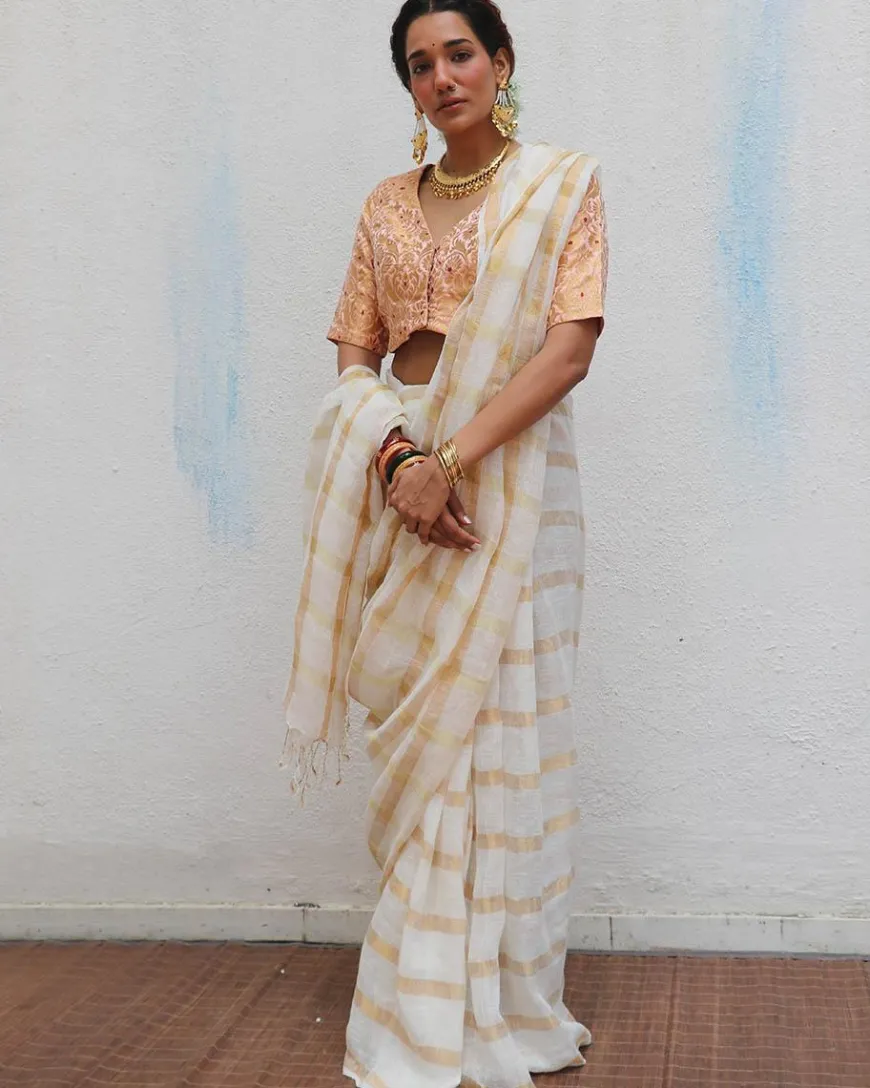 Devaki Handwoven Linen Zari Saree - Onam