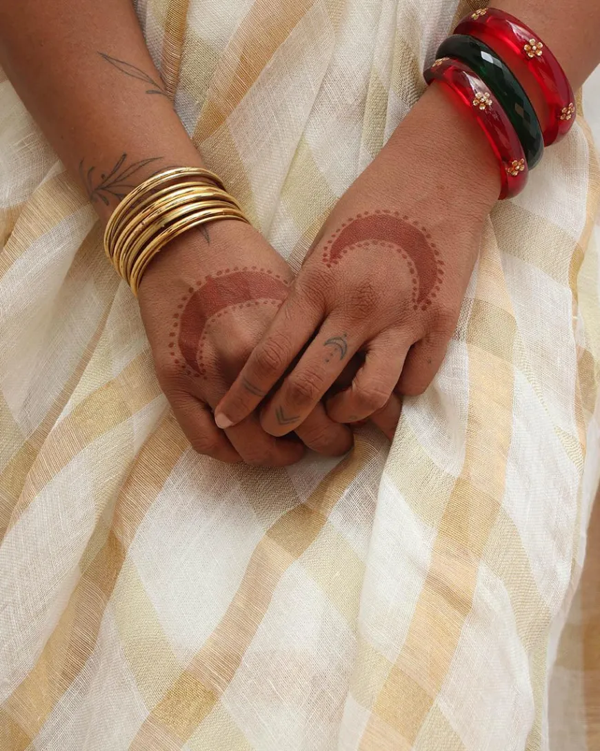 Devaki Handwoven Linen Zari Saree - Onam