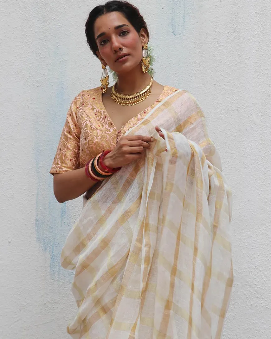Devaki Handwoven Linen Zari Saree - Onam