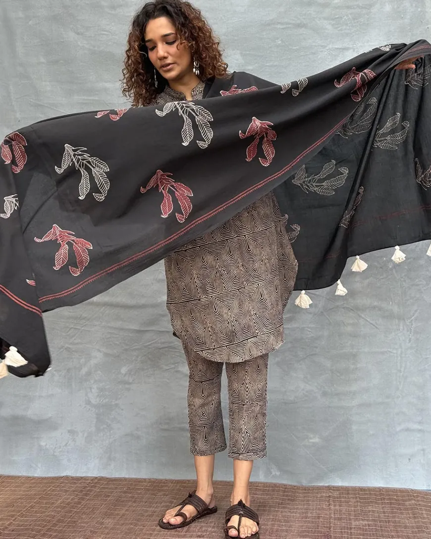 Drifting Through Dawn Blockprinted Cotton Dupatta