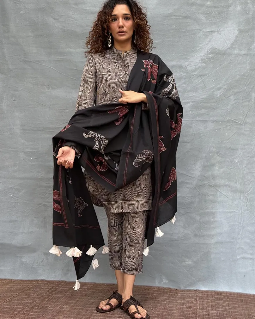 Drifting Through Dawn Blockprinted Cotton Dupatta