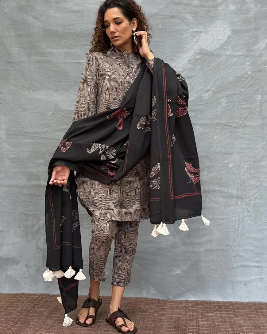 Drifting Through Dawn Blockprinted Cotton Dupatta