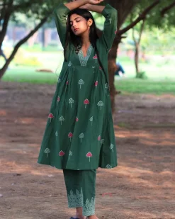 Green Handprinted Pure Cotton Kurti Set Of 2-Slow