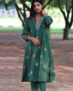 Green Handprinted Pure Cotton Kurti Set Of 2-Slow