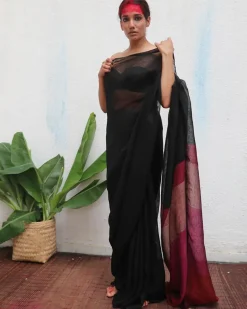 Maheshwari Handwoven Linen Saree - Kaali