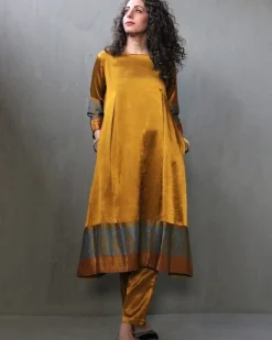 Mariglow Handprinted Mashru Silk Kurta Set
