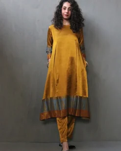 Mariglow Handprinted Mashru Silk Kurta Set