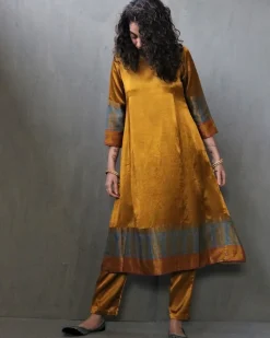 Mariglow Handprinted Mashru Silk Kurta Set