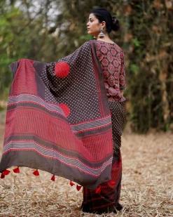 Suraj Ki Baahon Mein Brown Hand Block Printed Cotton Saree - WW