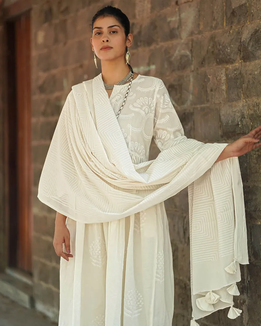 Swan’s Breath Ivory Block Printed Dupatta - SFD
