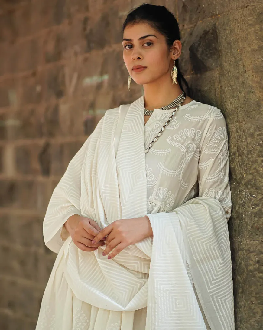 Swan’s Breath Ivory Block Printed Dupatta - SFD