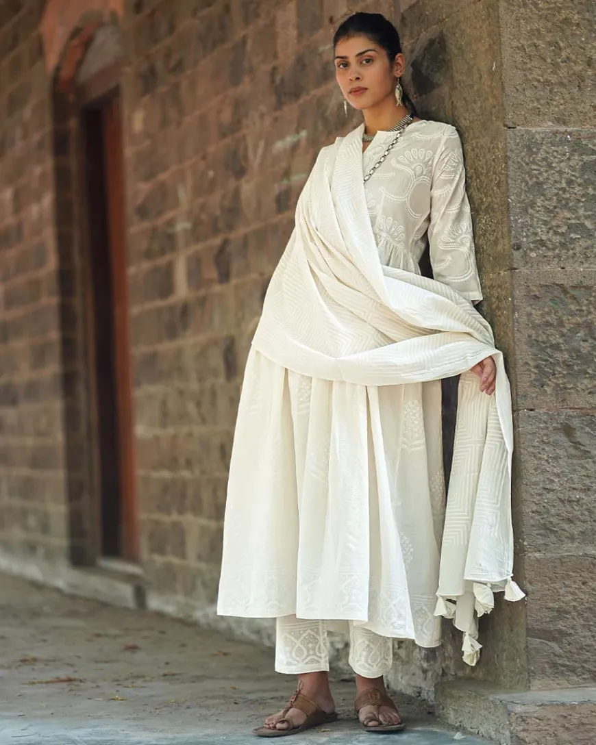 Swan’s Breath Ivory Block Printed Dupatta - SFD