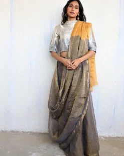 Vidhu Handwoven Linen Saree-Melting Moon